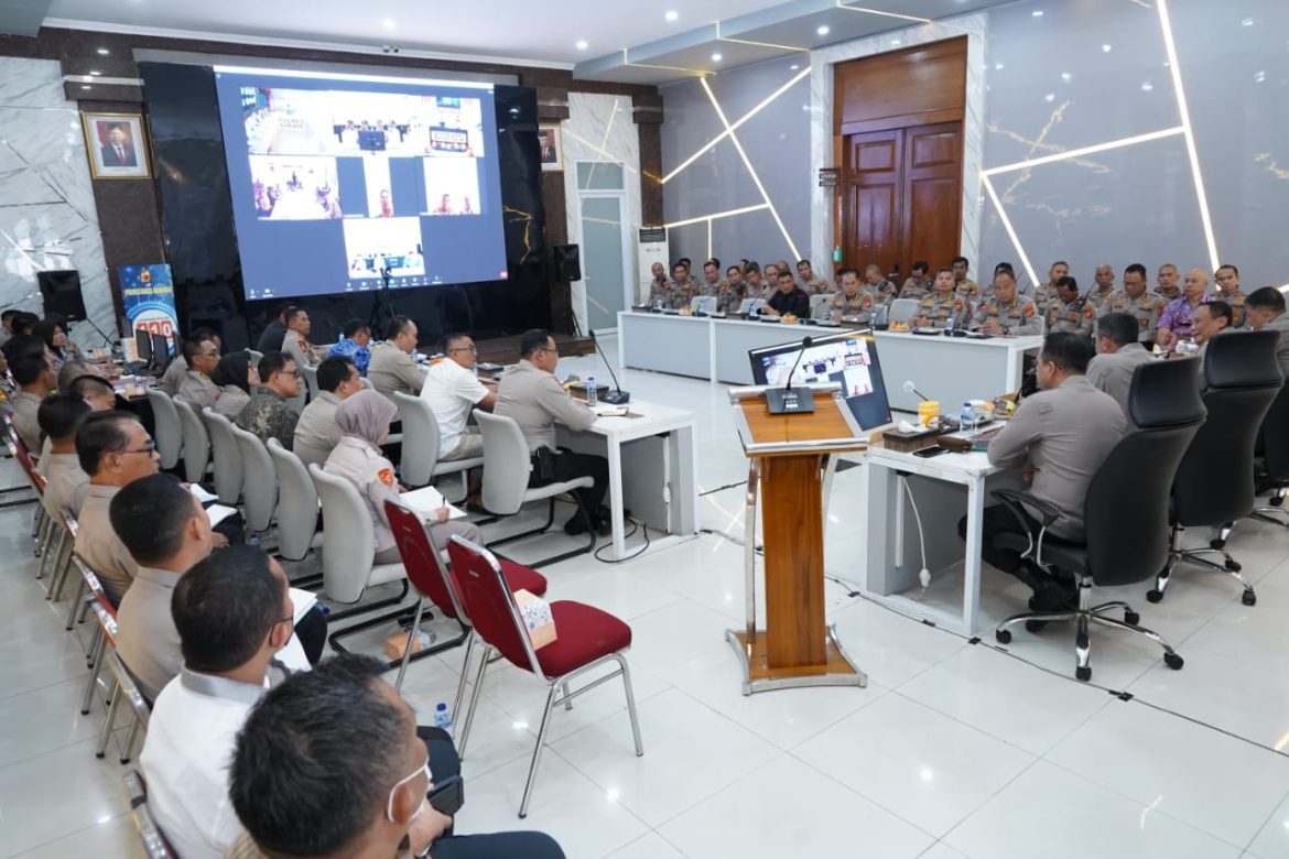 Kapolda Jabar Pimpin Rapat Tentang Perkembangan Situasi Kamtibmas Di Kota Bandung Dan Kota/Kab Wilayah Hukum Polda Jabar