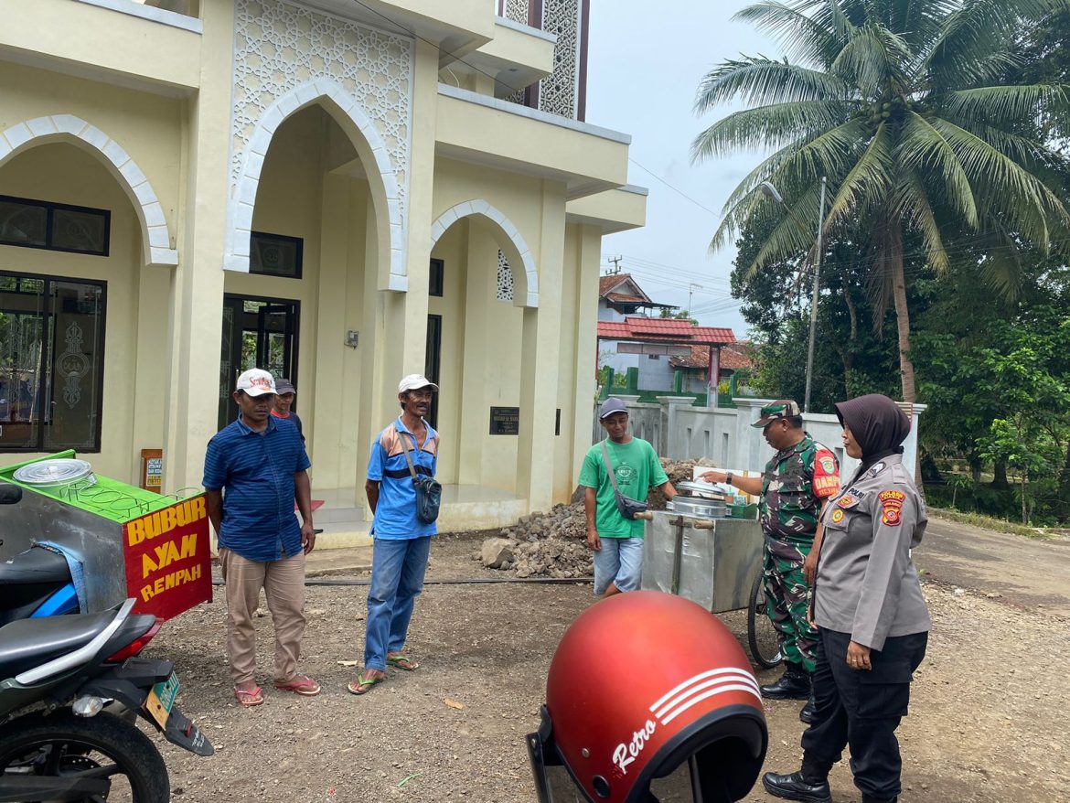 Sambang ke Warga, Bhabinkamtibmas Desa Mekarjadi Polsek Ciamis Berikan Imbauan Kamtibmas
