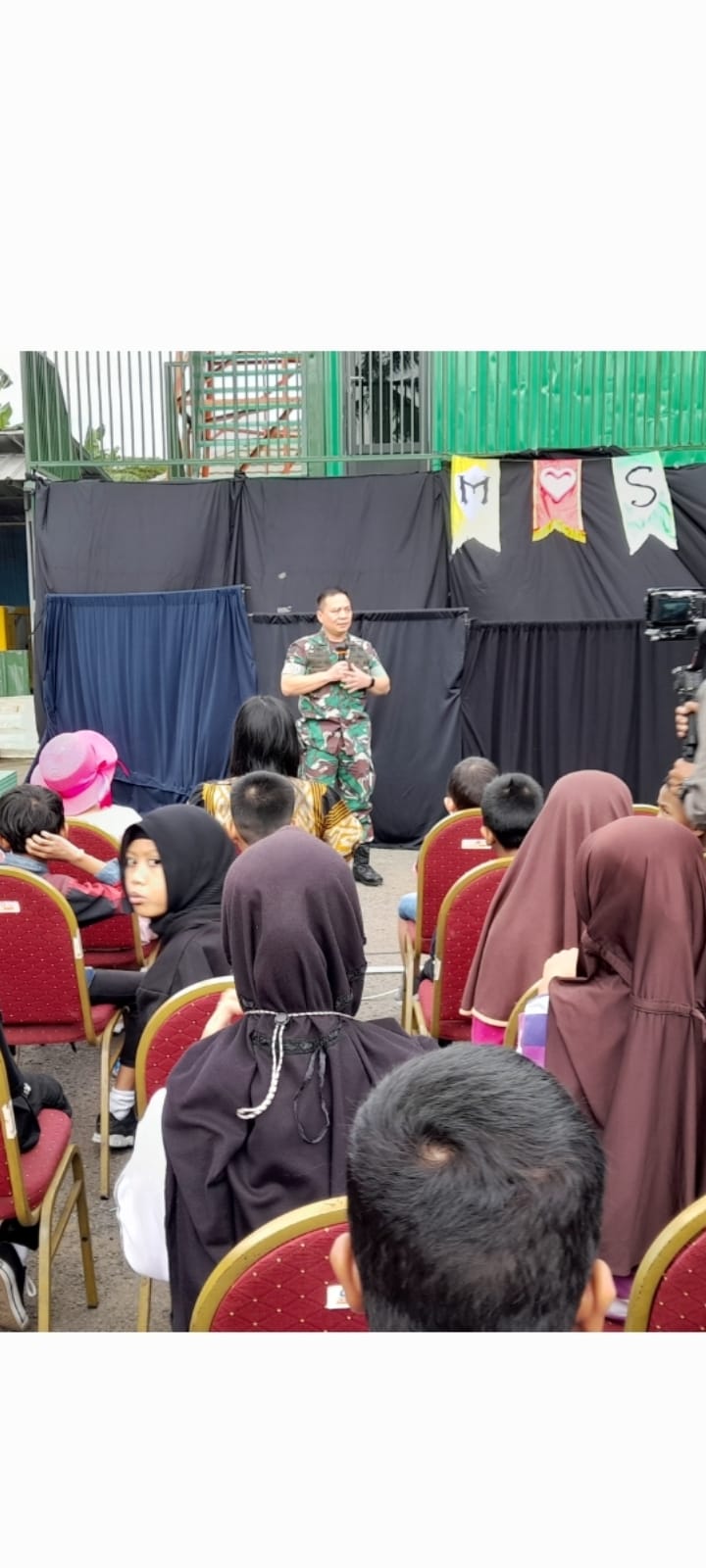 Acara Panggung Boneka Dan Drama Musikal – Hops Puppet And Friends Di Gelar Di Halaman Makodim 0502/JU.