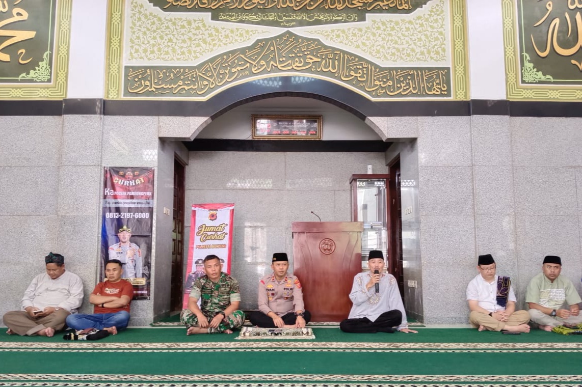 Jumat Curhat, Polsek Pameungpeuk Polresta Bandung Terima Masukan Warga Kp. Cikupa