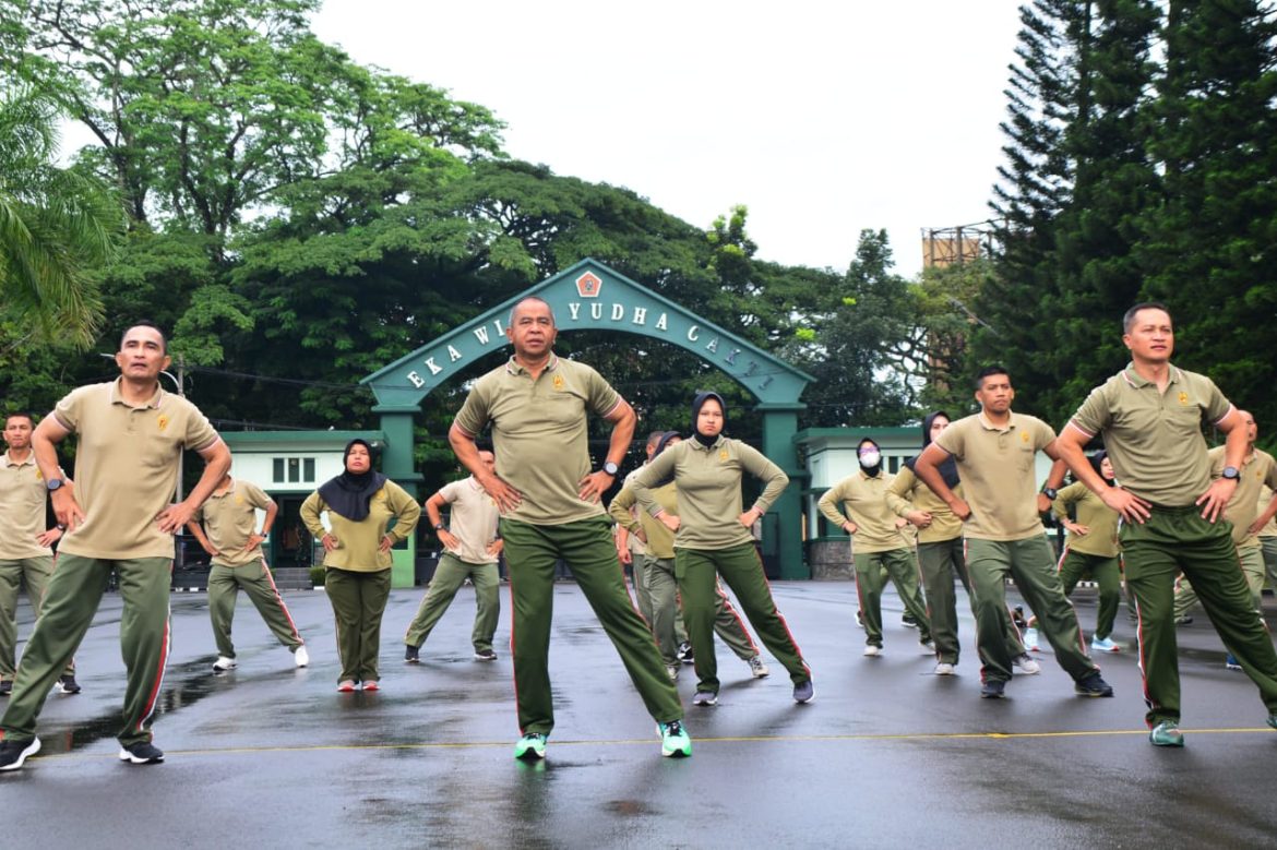 Menjaga Kebugaran,Warga Kodiklatad Senam SKJ 88