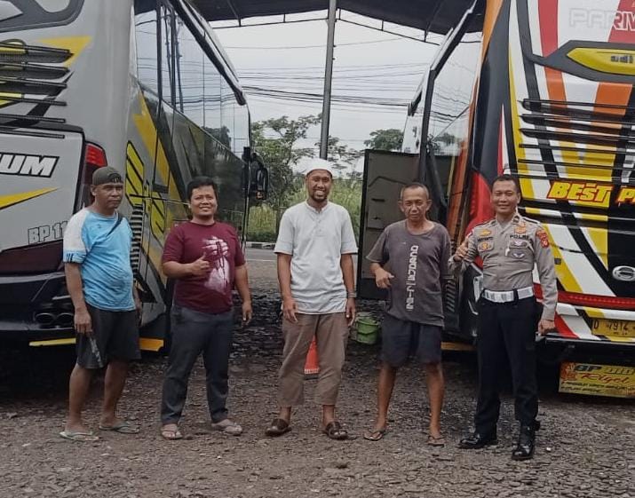 Ciptakan Kamseltibcar Lantas Aman dan Kondusif Personel Satlantas Polres Ciamis Edukasi Masyarakat