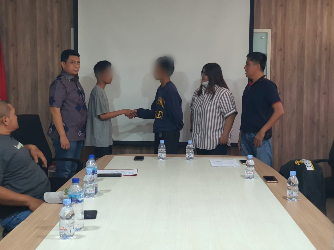 Polsek Kalideres Jakarta Barat Menggandeng (Balai Pemasyarakatan) Dalam Menerapkan Diversi Guna Menyelesaikan Perkara kasus Pidana Kekerasan Terhadap Anak Yang Mengakibatkan Luka Berat