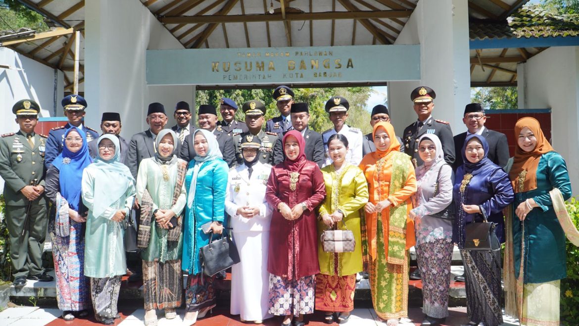 Kapolres Bersama Wali Kota dan Forkopimda Kota Banjar Ziarah ke Taman Makam Pahlawan