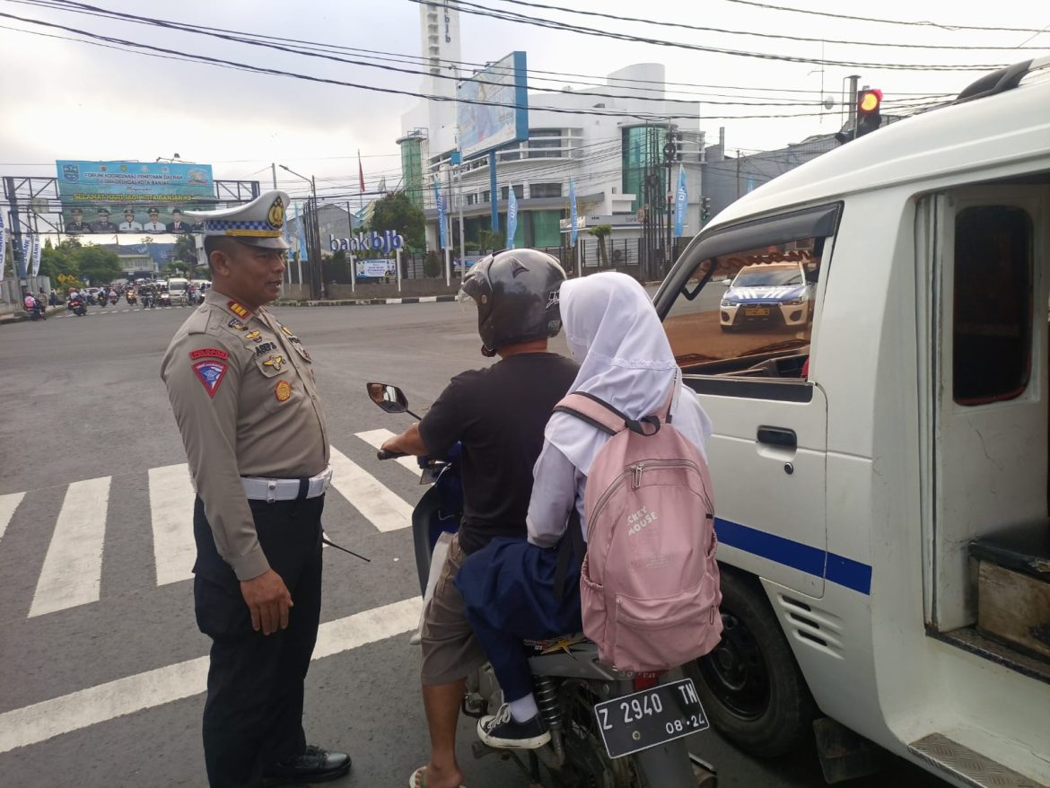 Secara Humanis Satlantas Polres Banjar Sampaikan Teguran Terhadap Pelanggar