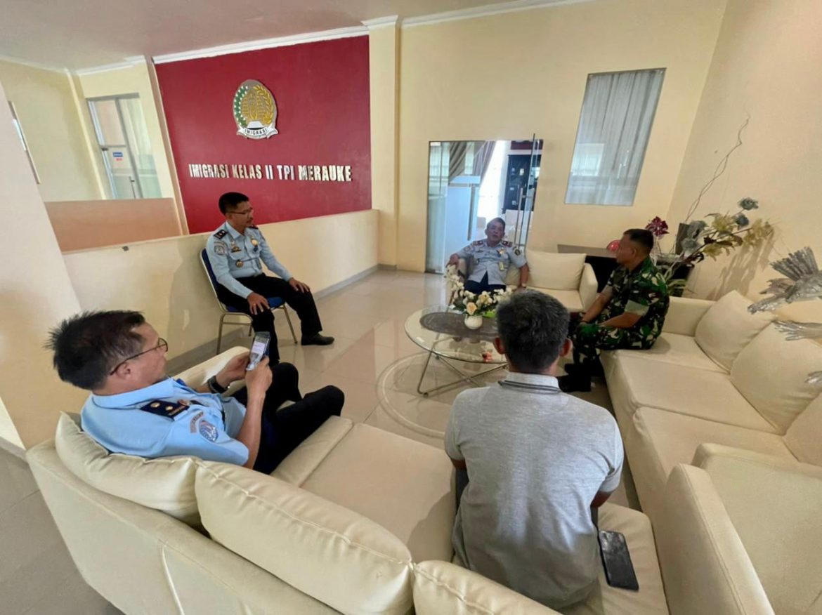 Perkuat Kerjasama Antar Instansi, Dansatgas Yonif 511/DY Silaturahmi Dengan Kepala Imigrasi Merauke