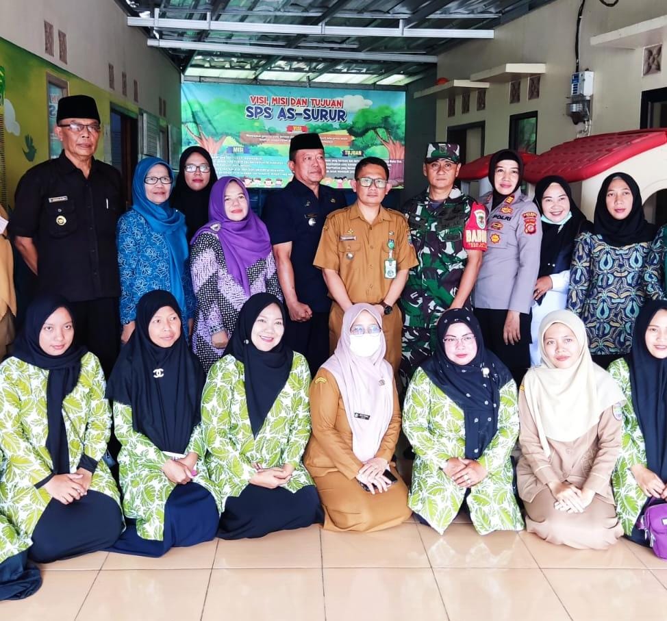 Antisipasi Gangguan Kamtibmas Bersama Forkopimcam Rajadesa, Kapolsek Gelar Patroli Dialogis