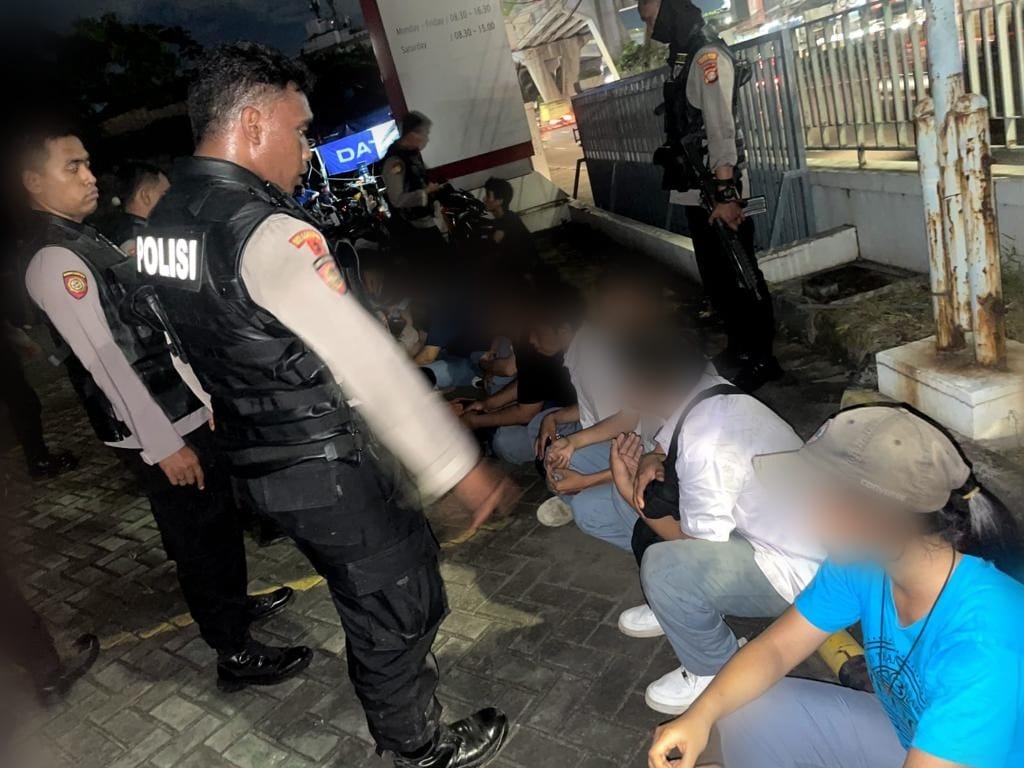 Tim Patroli Perintis Presisi Polres Metro Jakarta Barat Berhasil Mencegah Sejumlah Pelajar Yang Hendak Melakukan Aksi Tawuran