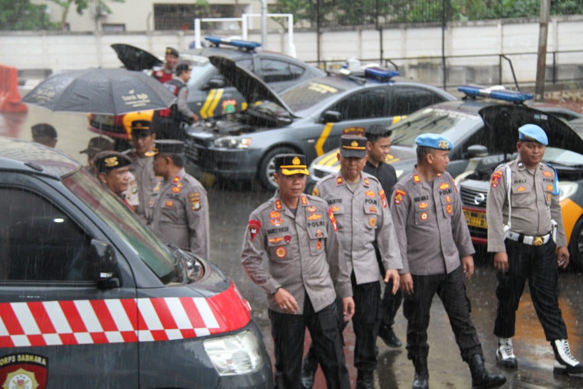 Wakapolres Jakarta Barat Melaksanakan Pengecekan Kendaraan Dinas