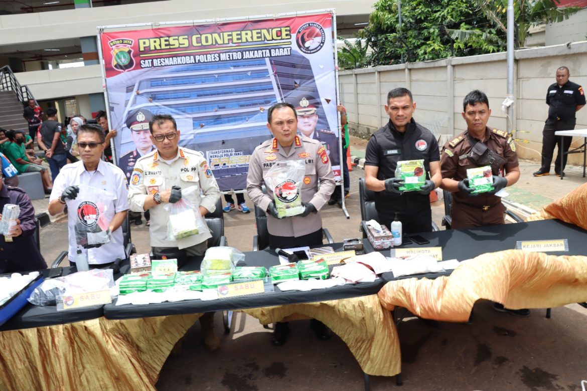 Polres Metro Jakarta Barat Memusnahkan Barang Bukti Narkotika