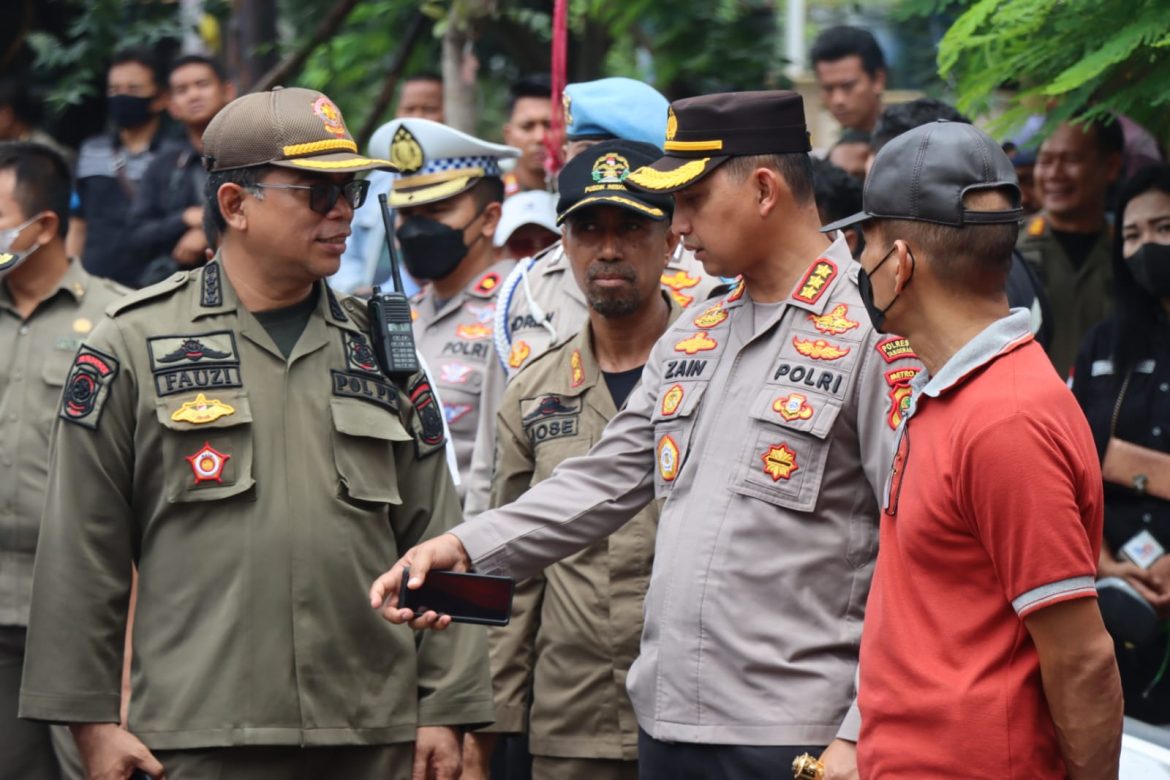 Kapolres Metro Tangerang Kota Tinjau pengamanan Penertiban Bangunan Liar di Pasar Irigasi Sipon : Ini Untuk Kepentingan Bersama