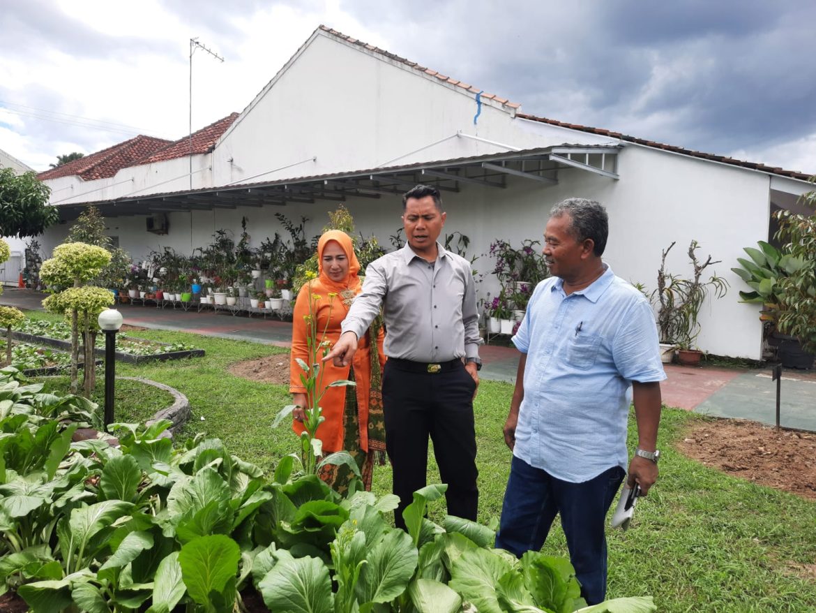 Bersama Kelompok Tani, Kapolres Banjar Diskusi tentang Pupuk Bahan Organik