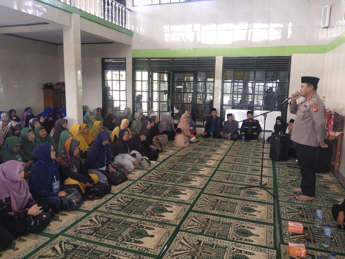 Kumpul Bareng, Ibu-Ibu Pengajian Ngeluh ke Kapolsek Pameungpeuk Polresta Bandung