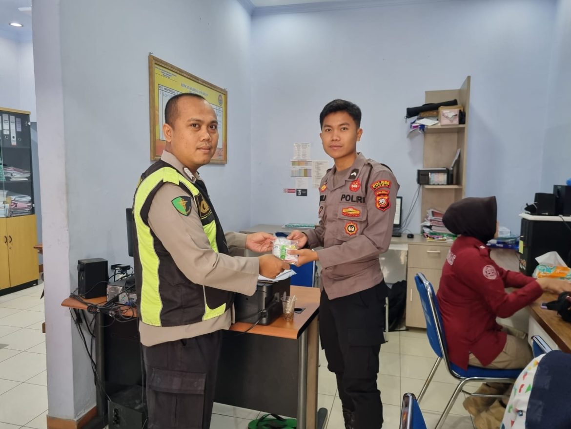 Dukung Ops Jaran Lodaya 2023, Dokkes Polres Ciamis Bagikan Bekkes dan Cek Kesehatan Personel