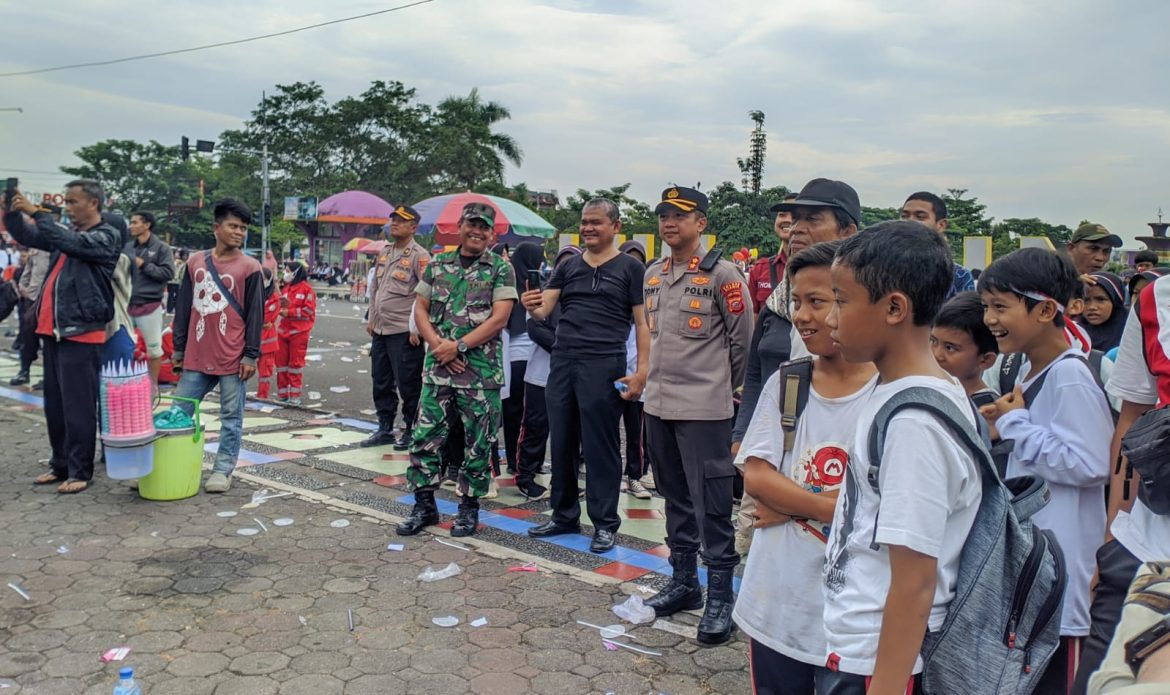 Pastikan Wilayah Aman dan Kondusif Kapolres Ciamis Pimpin langsung Pengamanan Jalan Sehat dan Senam RK