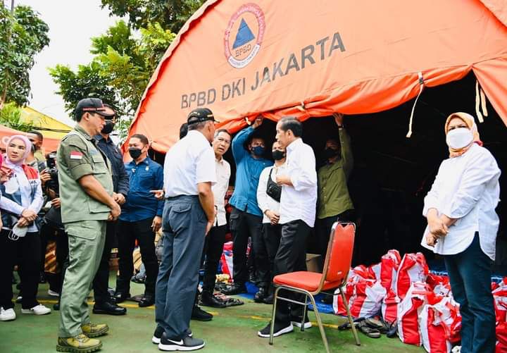 PresidenJokowi Tinjau Posko Pengungsi Korban Kebakaran TBBM Pertamina Plumpang