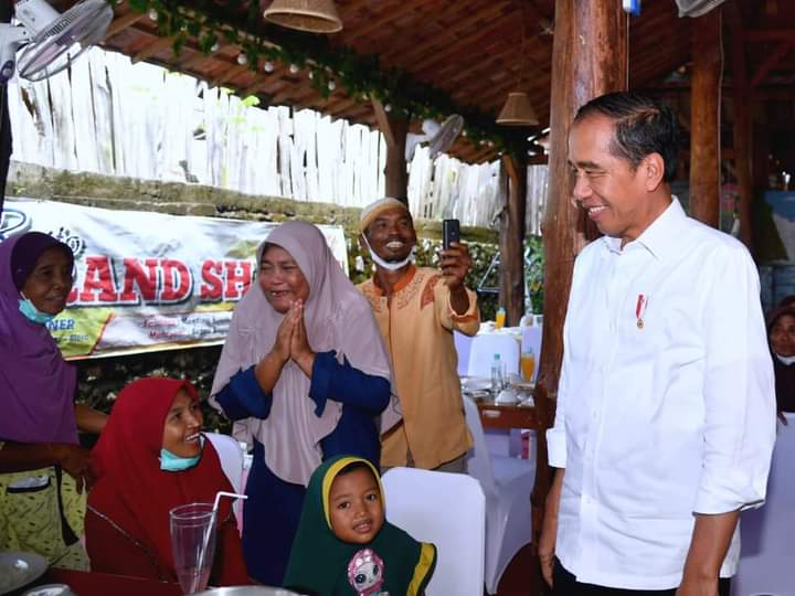Diajak Makan Siang oleh Presiden Jokowi, Masyarakat: Senang Banget