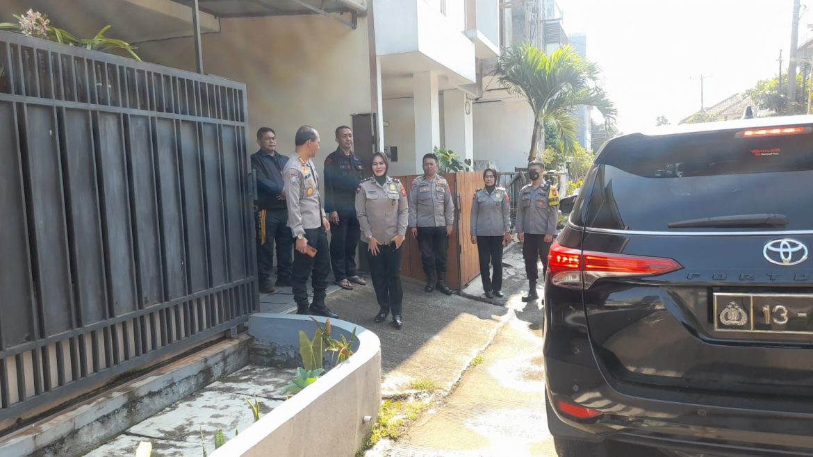 Peduli Sesama, Polda Jabar Anjangsana Kediaman Personil ASN Polri