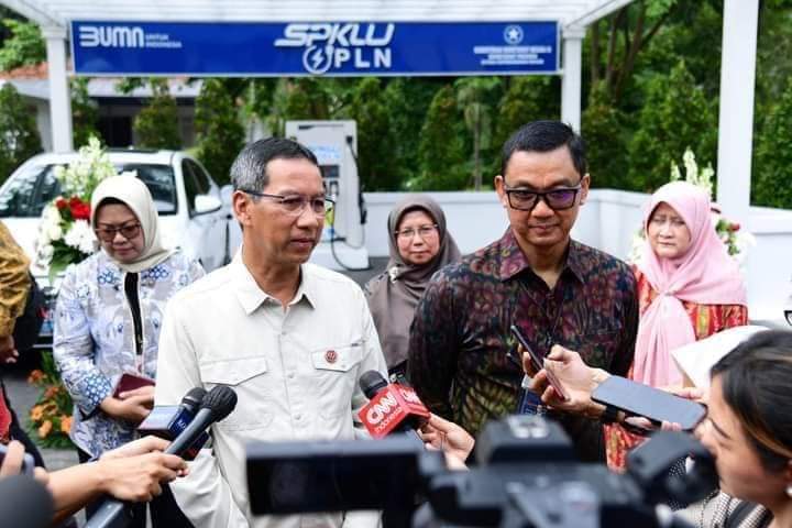 Kasetpres Resmikan SPKLU di Istana Kepresidenan Bogor