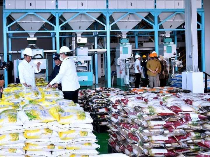 Presiden Jokowi Resmikan Sentra Penggilingan Padi di Sragen