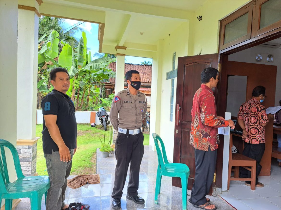Berikan Rasa Aman dan Nyaman, Polsek Langensari Pam di Gereja