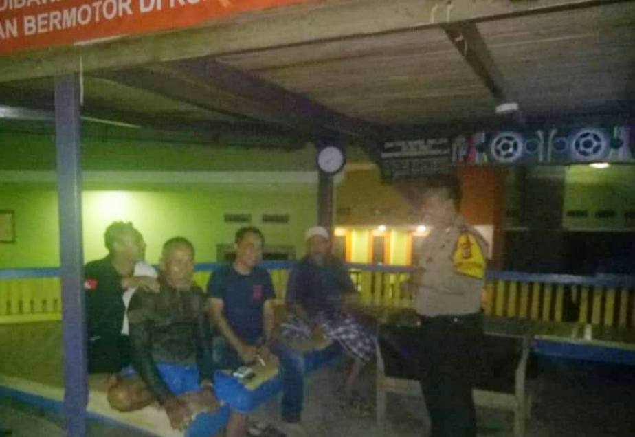 Berikan Rasa Aman Saat Malam Hari, Polsek Cijeungjing Patroli Hingga Waktu Sahur