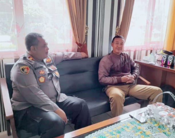 Silaturahmi, Kapolsek Cisaga Terima Kunjungan Perangkat Desa Danasari