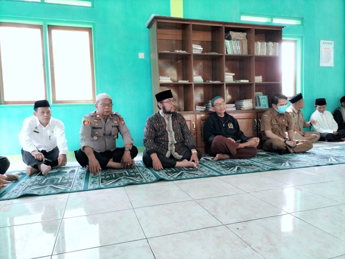 Safari Ramadhan:  Kapolsek Cipaku Bersama FU2AN Hadiri Pengajian di Madrasah Al-Khoeriyah