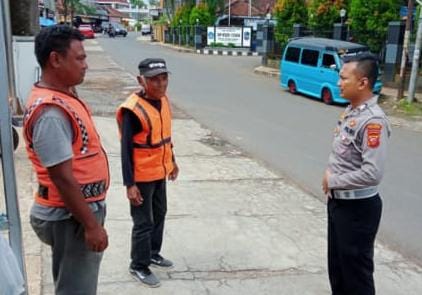 Satlantas Polres Ciamis Sosialisasikan E-TLE Mobile ke Juru Parkir di Terminal Ciamis