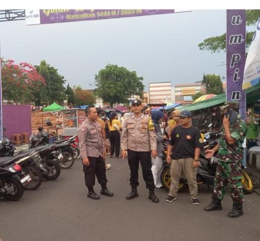 Berikan Rasa Aman, Polres Ciamis Siagakan Personel PAM Ngabuburit di Pasar Ramadhan