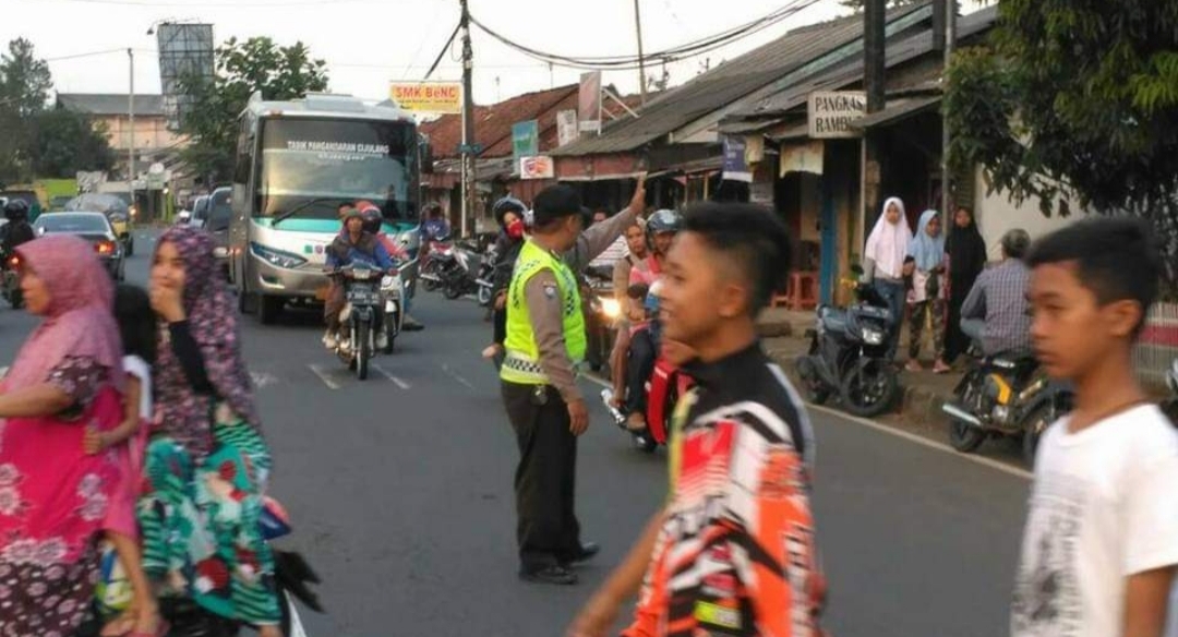 Polsek Cijeungjing berikan rasa aman dan nyaman dengan giat pam ngabuburit di wilkum Cijeungjing