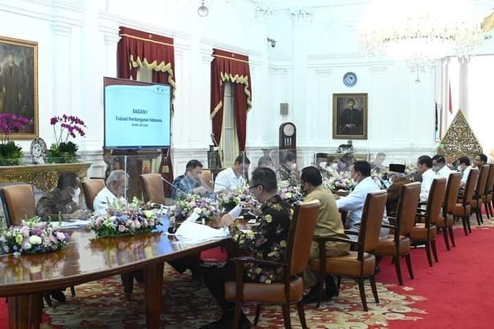 Presiden Gelar Ratas Evaluasi Paruh Waktu RPJMN dan Penyusunan Awal RPJPN