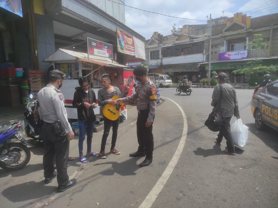 Cipta Kondisi, Tiga Personel Satuan Samapta Patroli Dialogis ke Obvit di Wilhuk Polres Ciamis Ciamis