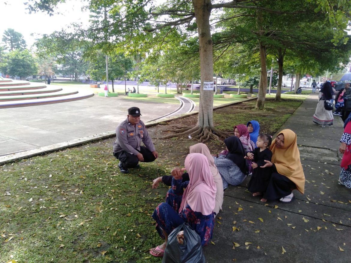 Jaga Bersama Keamanan, Polsek Kawali lakukan Sambang Binluh ke Pedagang di Alun-Alun Kawali