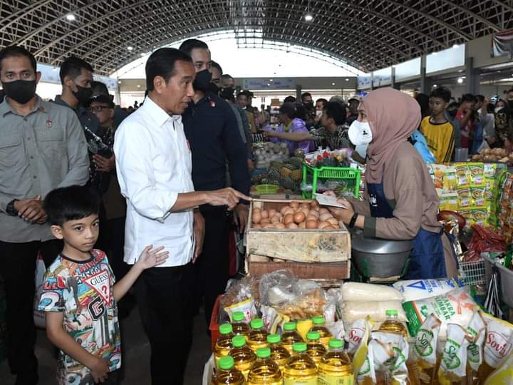Kunjungi Pasar Legi, Presiden: Secara Umum Harga Turun