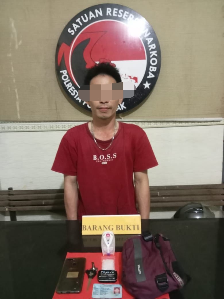 Pria Warga Pontianak Ditangkap Sat Narkoba Polresta Pontianak Akibat Kedapatan Bawa Sabu