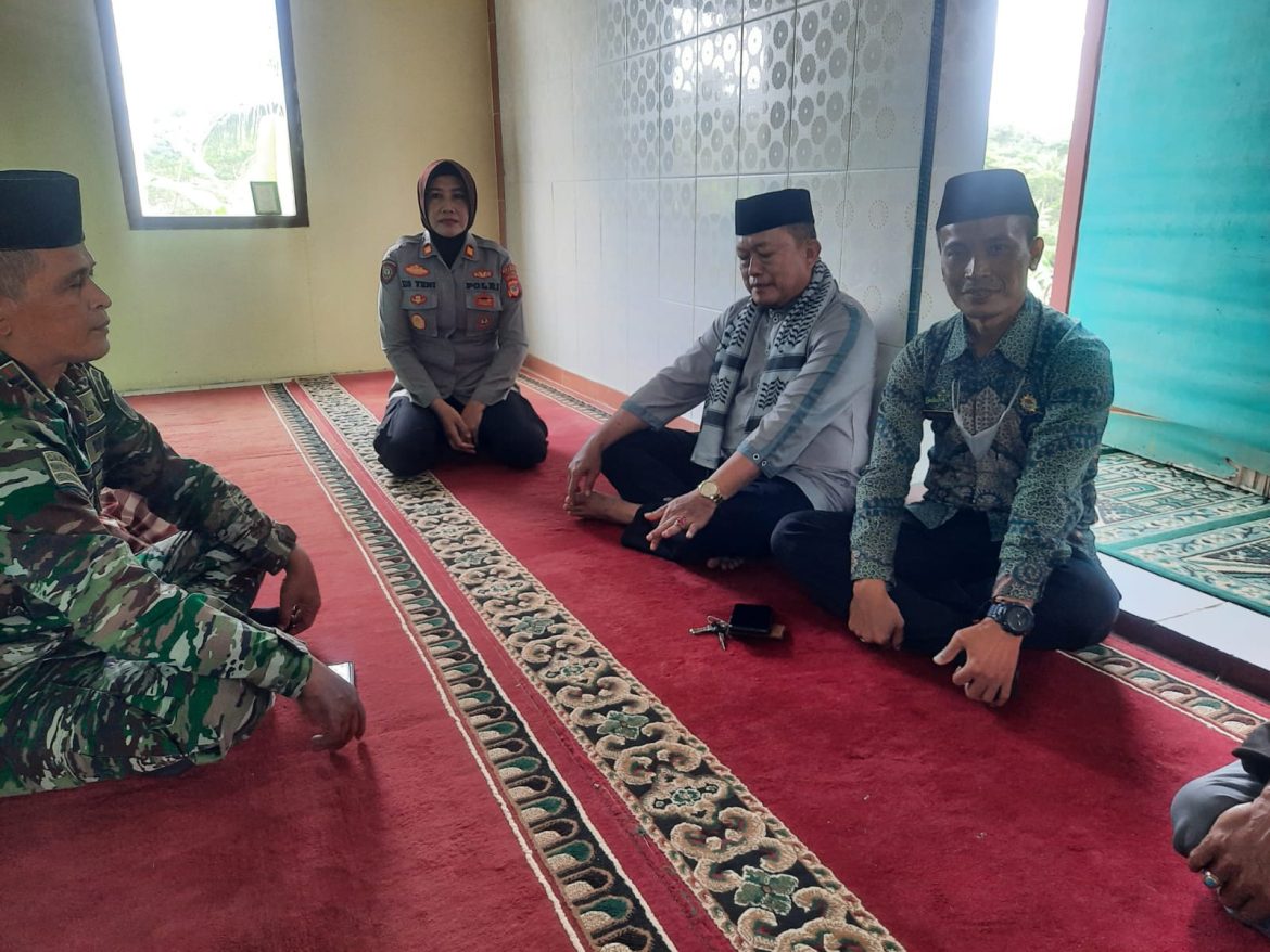 Safari Ramadan 1444 H, Kapolsek Rajadesa Silaturahmi di Masjid Nurul Rohman Dsn Cikole