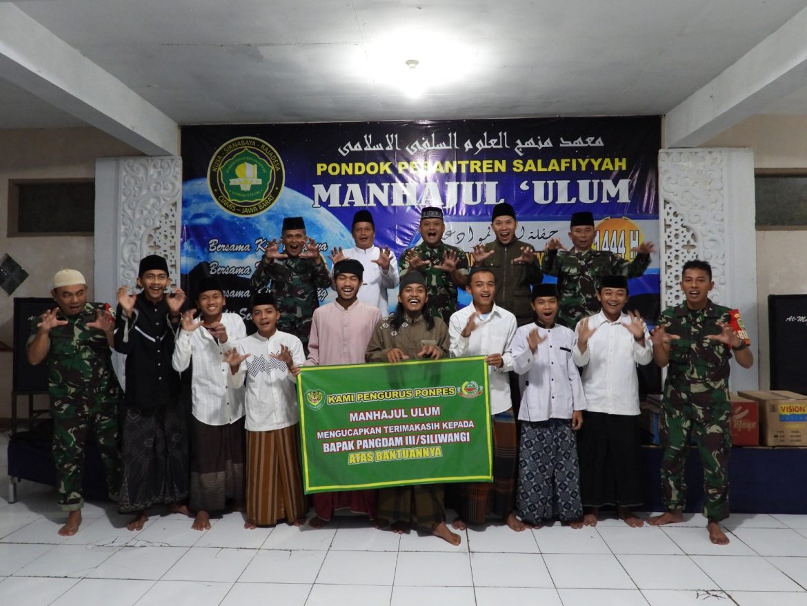 Silaturahmi Ke Ponpes Salafiyah Manhajul Ulum Rajadesa: Dandim 0613/ Ciamis Serahkan Bantuan Pangdam lll/Siliwangi Berupa Mushaf Al-Qur’an