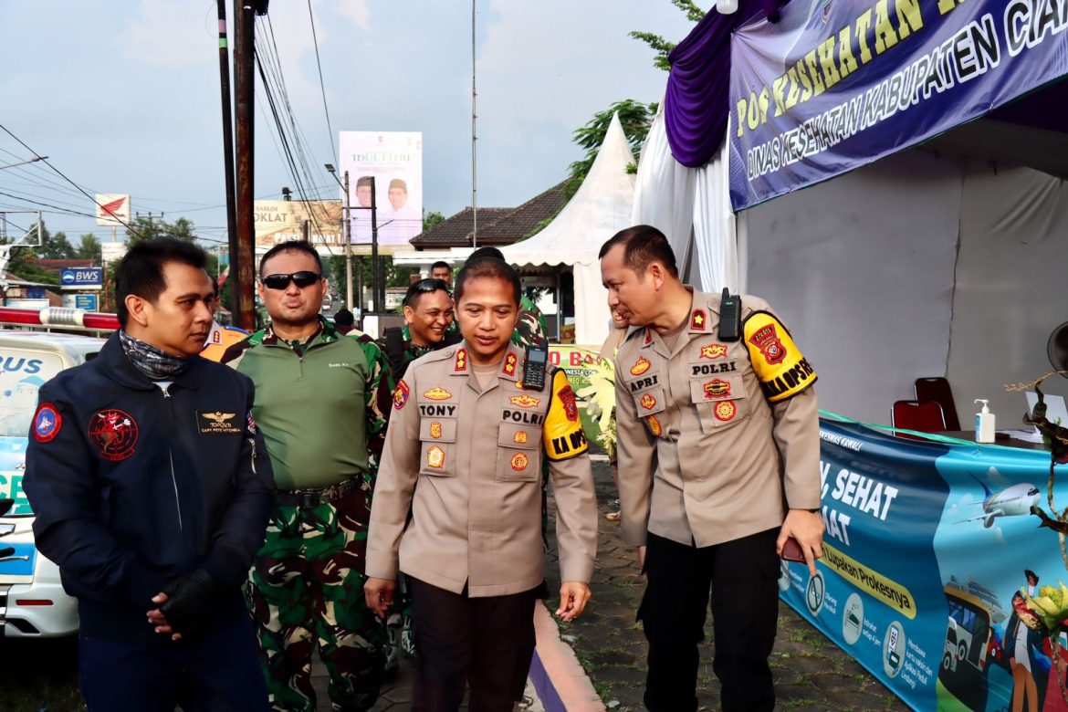 Kapolres Ciamis Cek Pos Kesehatan Operasi Ketupat Lodaya 2023 di Kawali