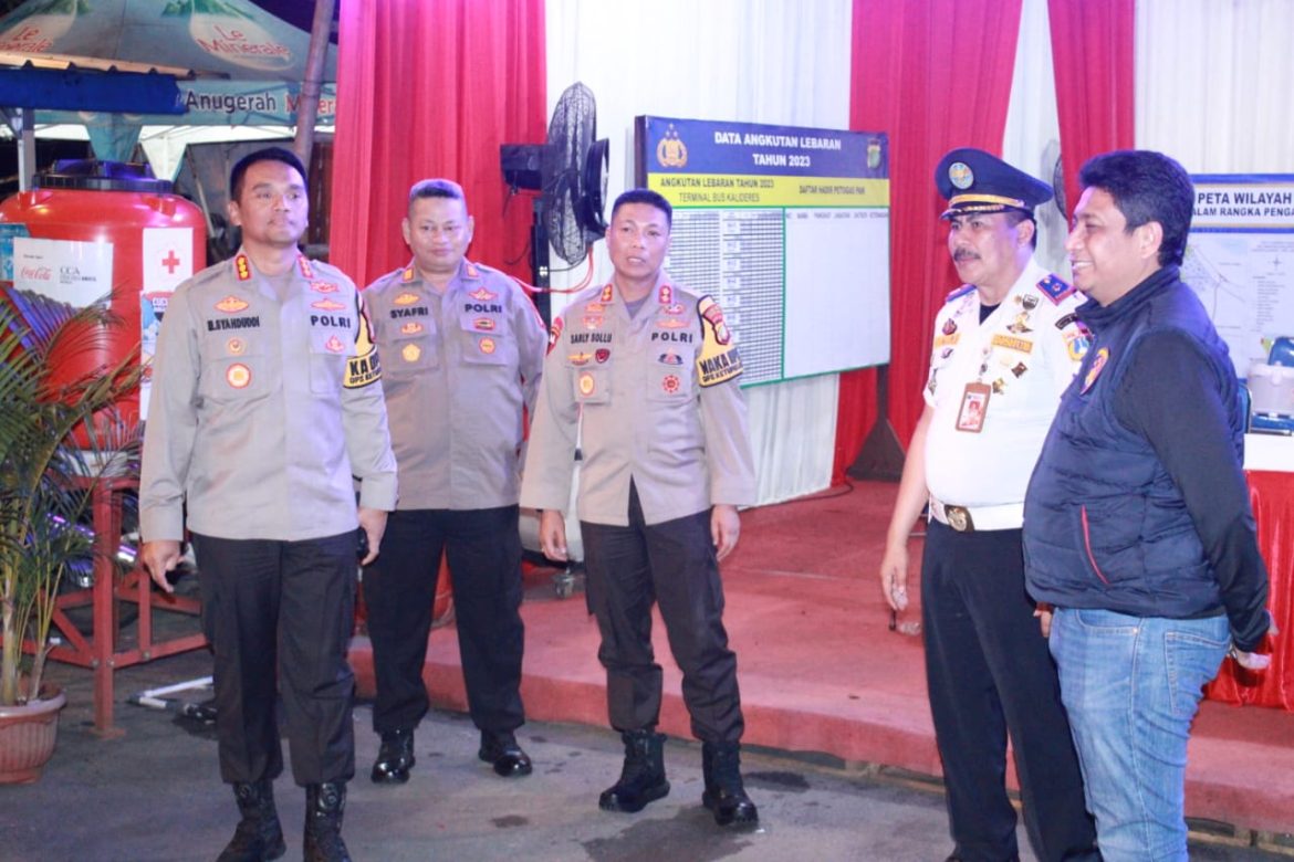 Kapolres Metro Jakarta Barat Melakukan Pengecekan Pos Pelayanan Operasi Ketupat Jaya 2023