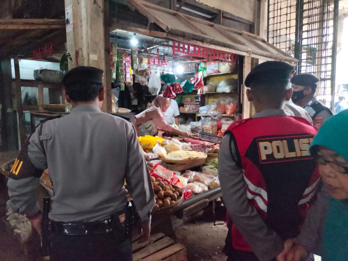 Pastikan Kebutuhan Bahan Pokok Stabil, Sat. Samapta Polres Ciamis Pantau Harga  di Pasar Ciamis