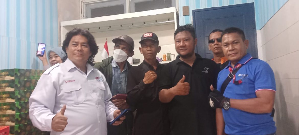 Sambut Hari Raya Idul Fitri 1444 H, Media Independen Online Indonesia DPC Jakarta Barat Berbagi Bingkisan Lebaran