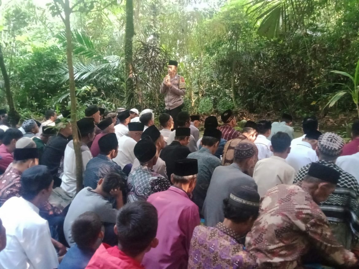 Polres Ciamis Monitoring Kegiatan Tawasul di Makam Raden Adipati Kusumah Dinata 1 dan 2