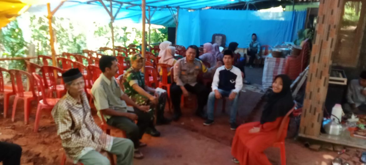 Perkuat Sinergitas, Bhabinkamtibmas Desa Ciparigi Silaturahmi ke Warga Beri Himbauan Kamtibmas