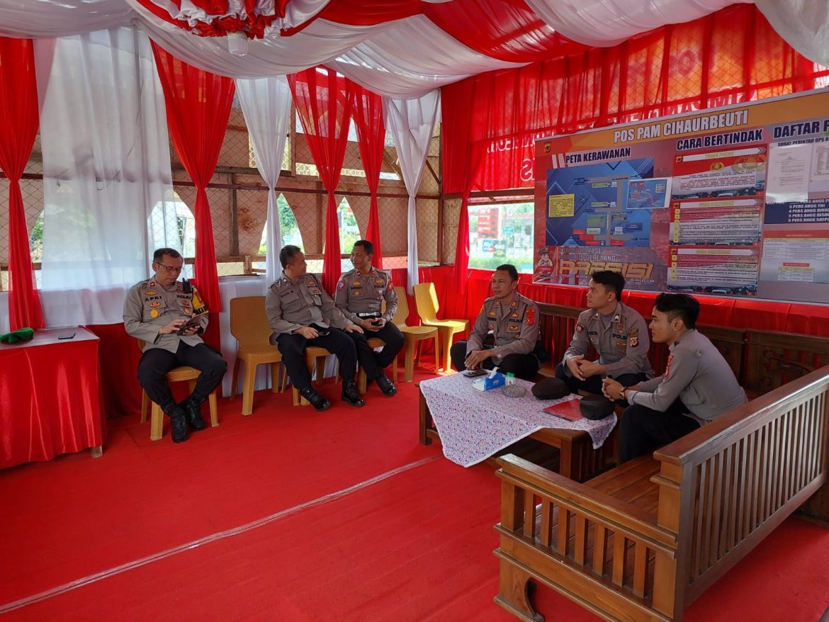 Wakapolres Ciamis Monitoring Ops Ketupat Lodaya 2023 di Pos Pam Cihaurbeuti
