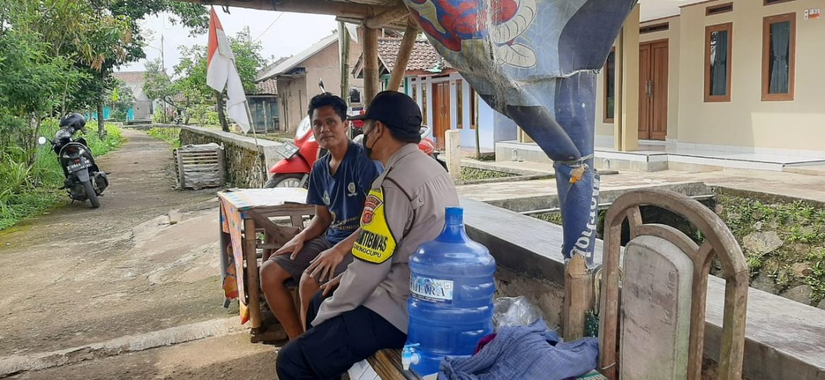 Perkuat Sinergitas, Bhabinkamtibmas Desa Gunungcupu Sambang ke Warga di Dusun Gandasari