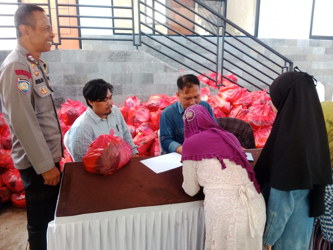 Bulan Penuh Berkah Ketum G8 Center Gelar Acara Bagi – bagi Bansos 1000 Paket Sembako kepada Warga Pondok Rajek