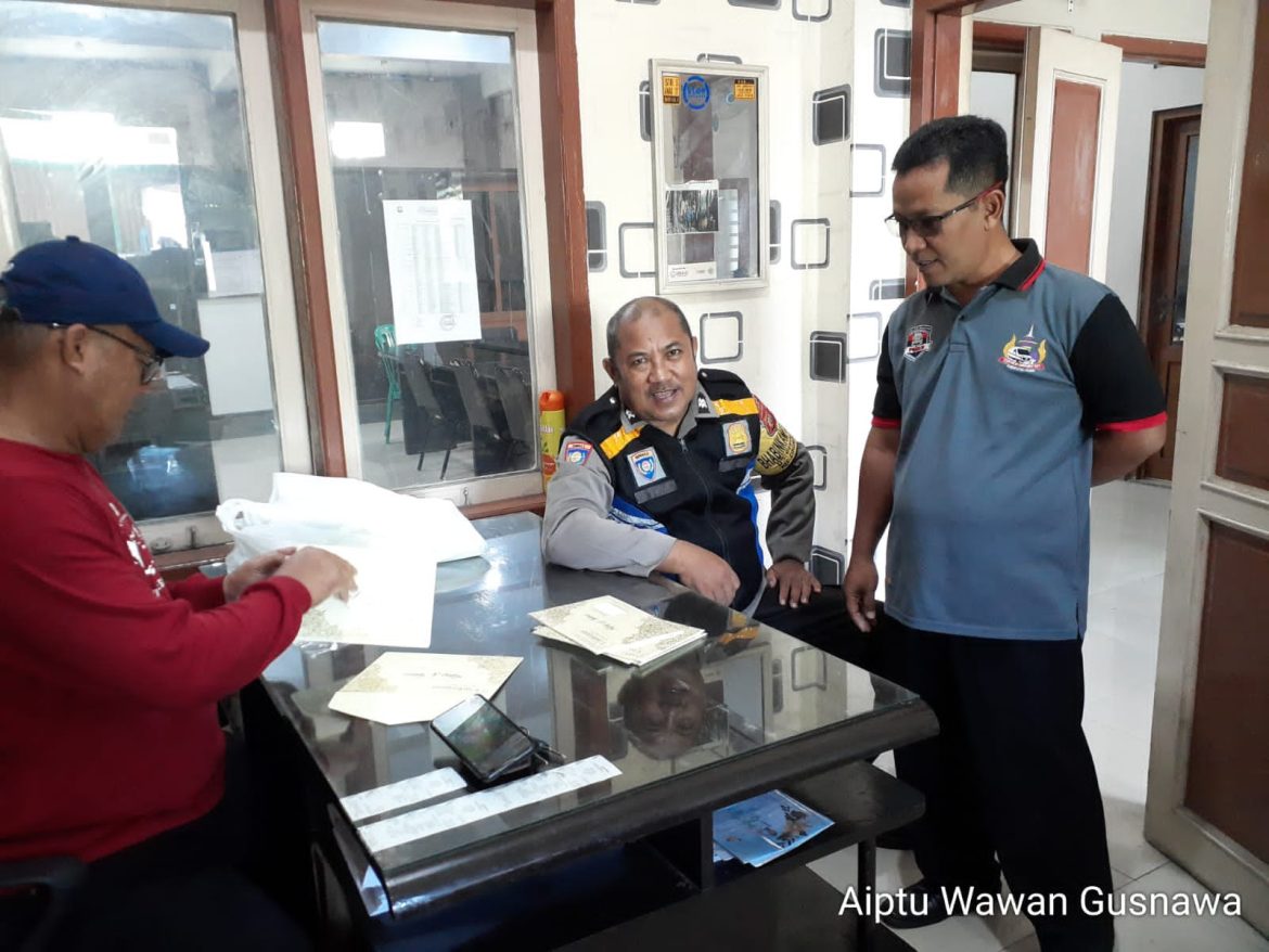 Perkuat Sinergitas, Polsek Cikoneng Silaturahmi ke Pegawai Desa Cimari