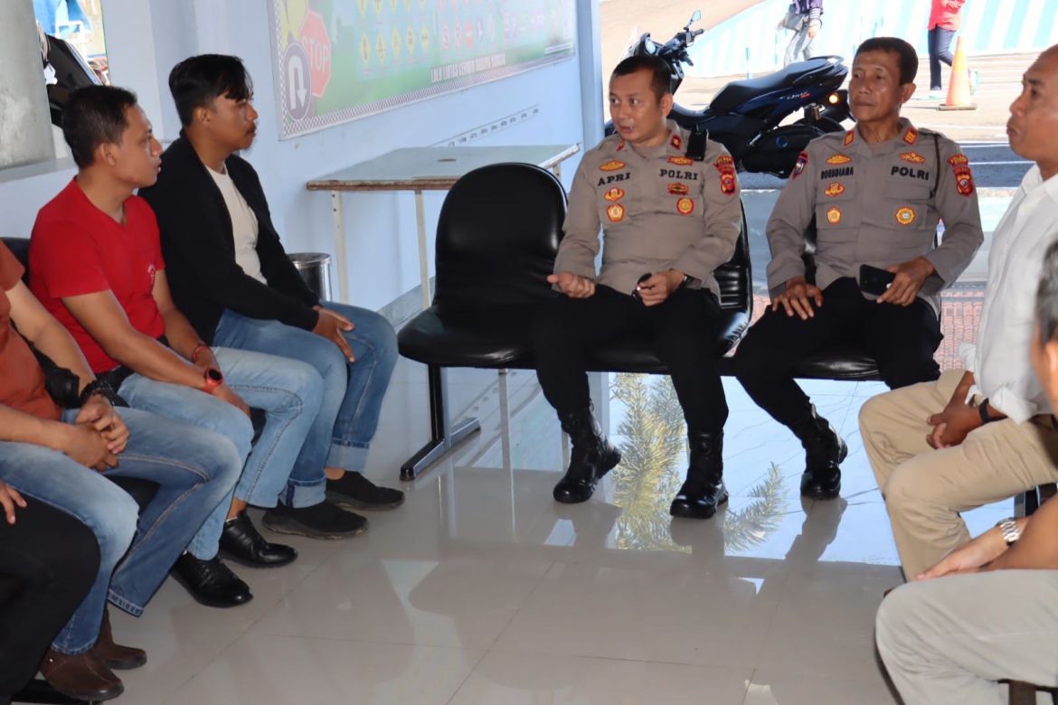 Kumpul Bareng Polisi, Warga Tanya Permohonan SIM dan SKCK ke Wakapolres Ciamis