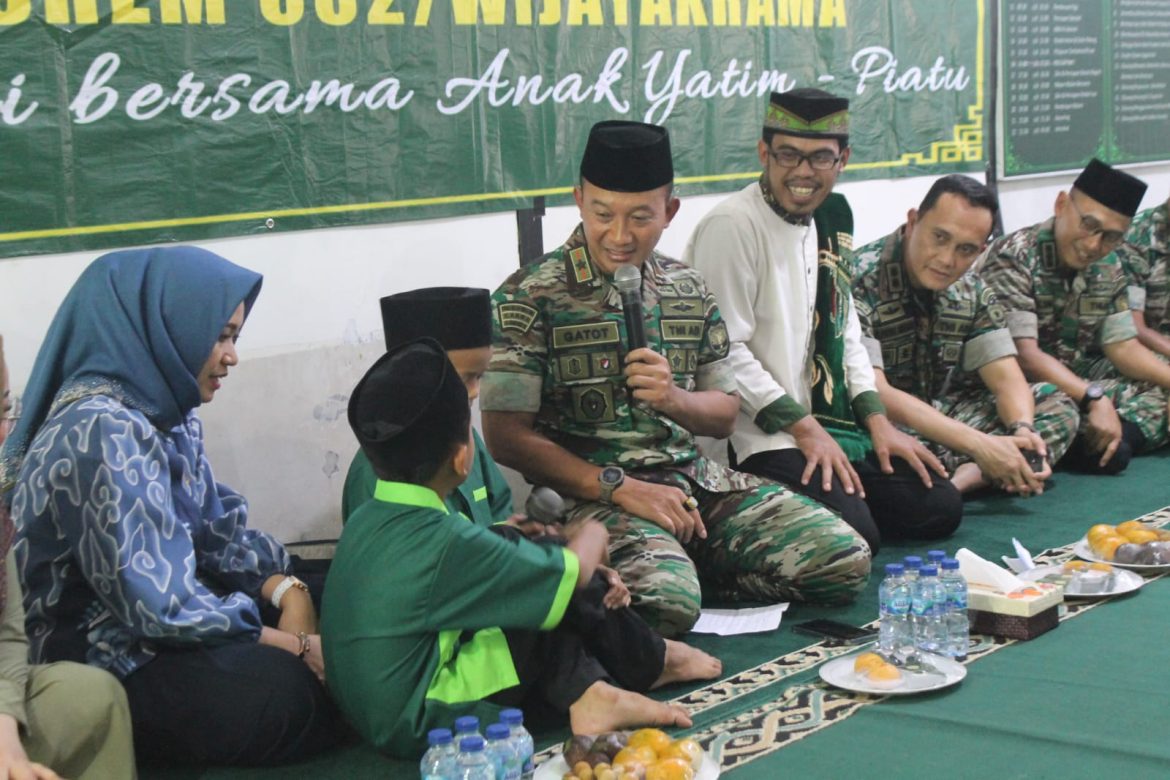 Jumat Berkah oleh Danrem 052/Wkr di wilayah Koramil 07/KB